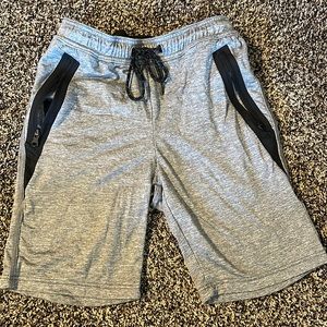 American Eagle men’s shorts